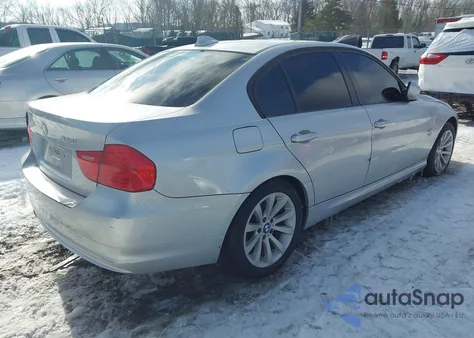 2011 BMW 328I xDrive z USA, uszkodzony, nr VIN WBAPK7C53BA463799